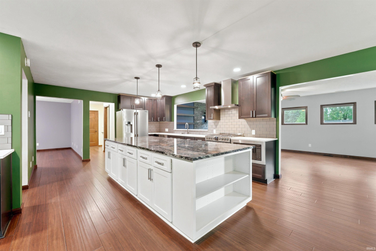 Listing Image 5
