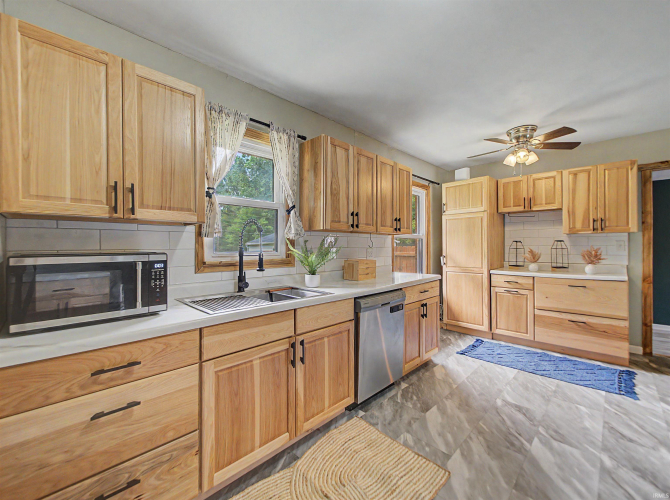 Listing Image 14