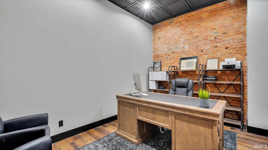 Listing Image 10