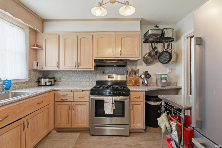 Listing Image 12