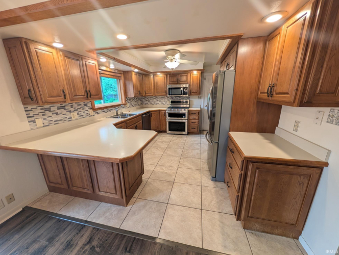 Listing Image 6
