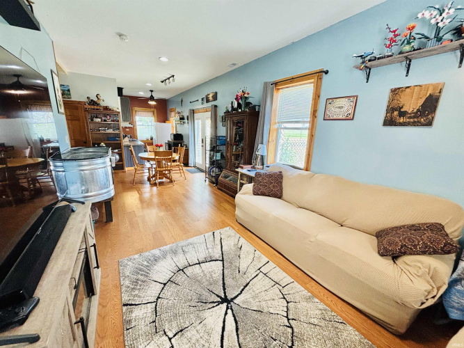 Listing Image 6