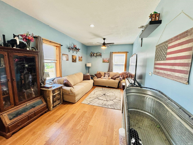 Listing Image 8