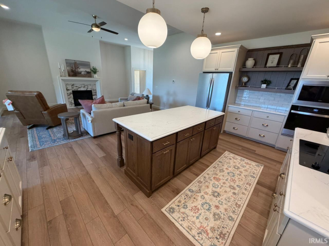 Listing Image 5