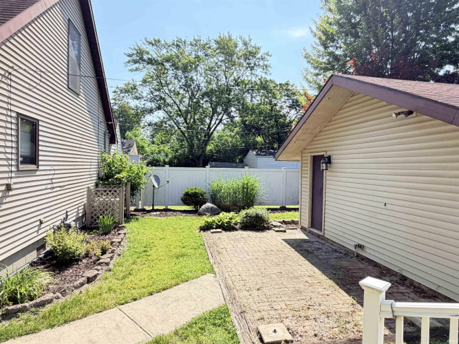 Listing Image 14