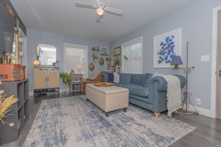 Listing Image 3