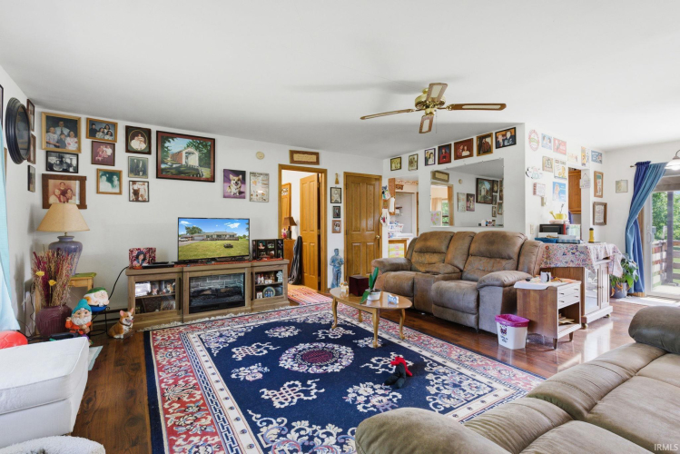 Listing Image 6