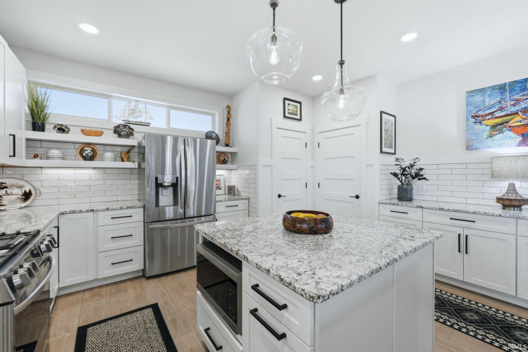 Listing Image 14