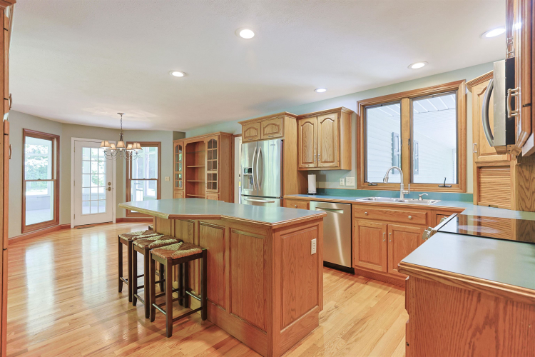 Listing Image 9