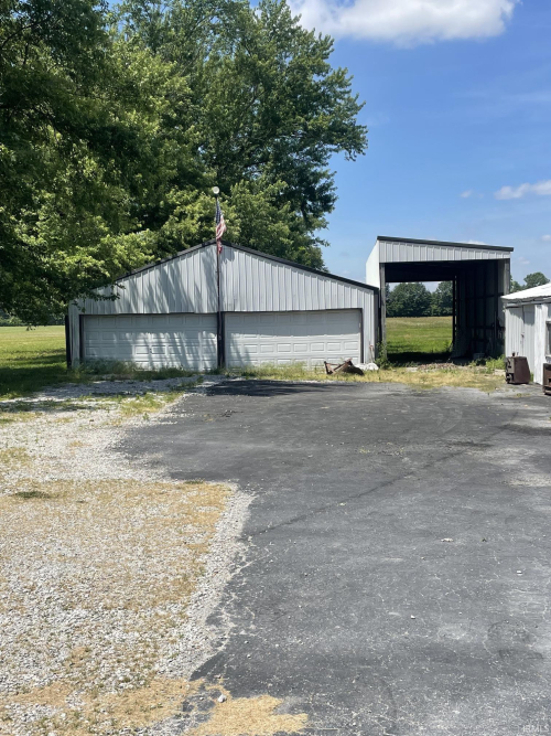 Listing Image 4