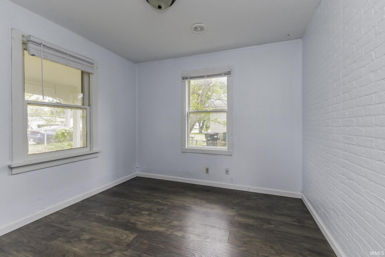 Listing Image 16