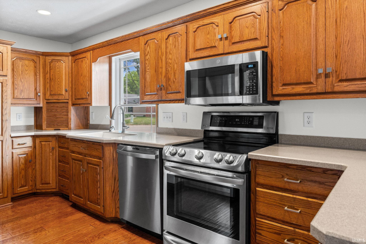 Listing Image 12