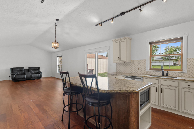 Listing Image 14
