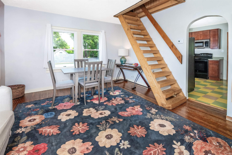 Listing Image 11