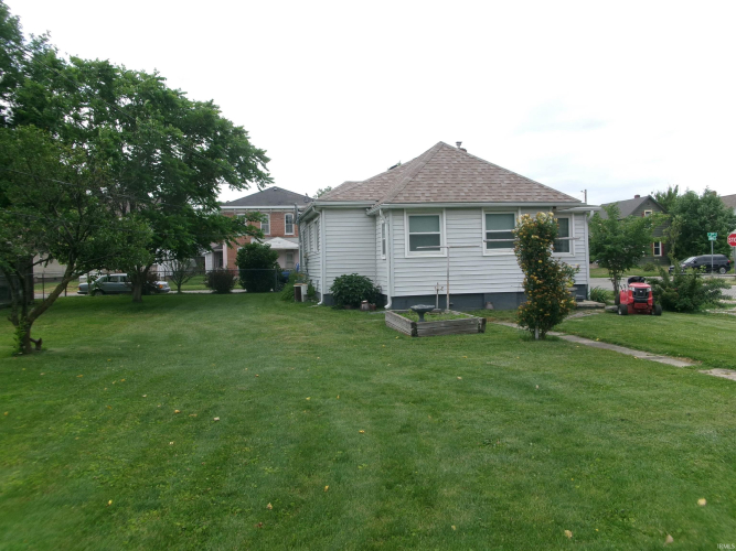 Listing Image 4