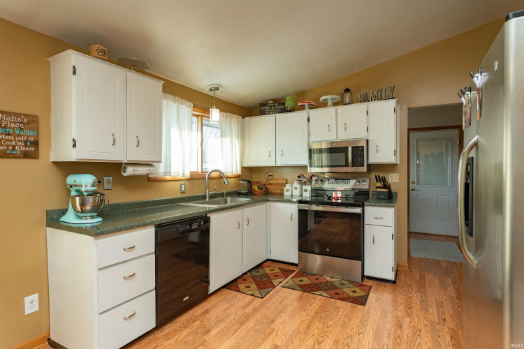 Listing Image 6