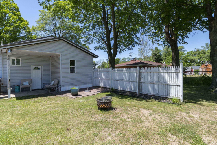 Listing Image 17