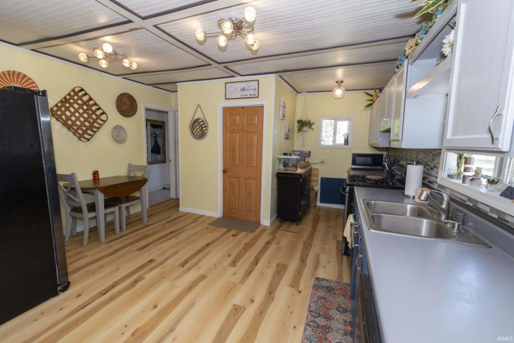 Listing Image 8