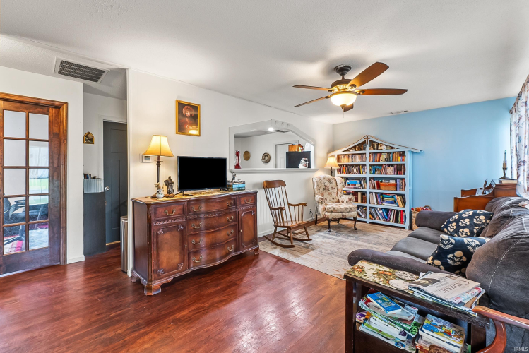 Listing Image 5