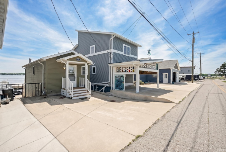 Listing Image 5
