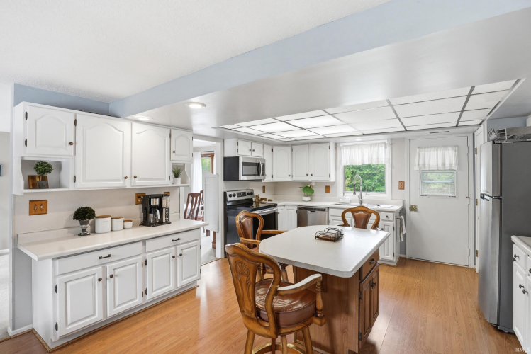 Listing Image 11
