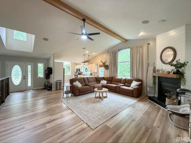 Listing Image 8