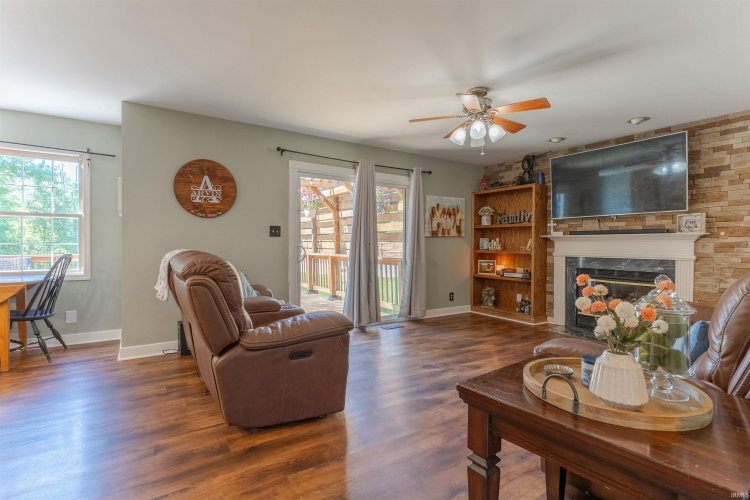 Listing Image 15