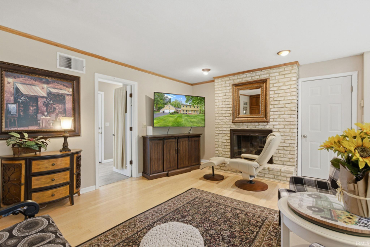 Listing Image 19