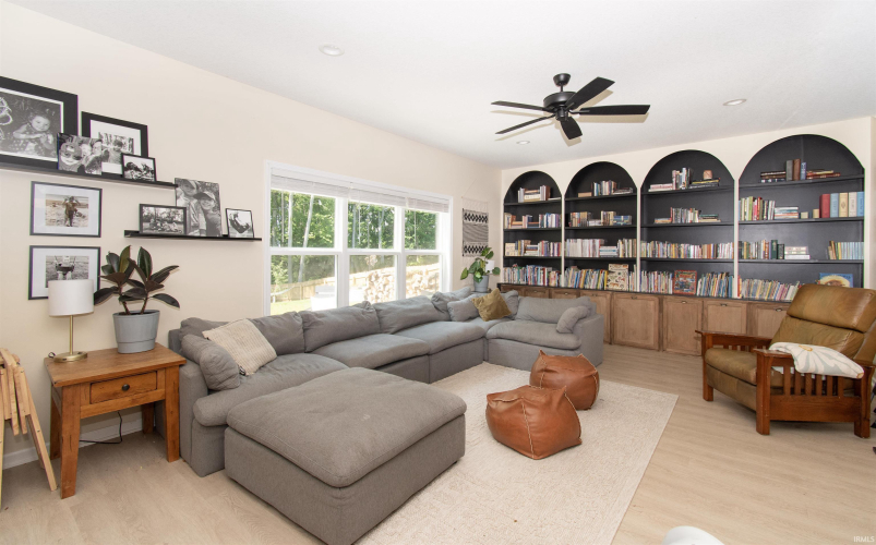 Listing Image 18