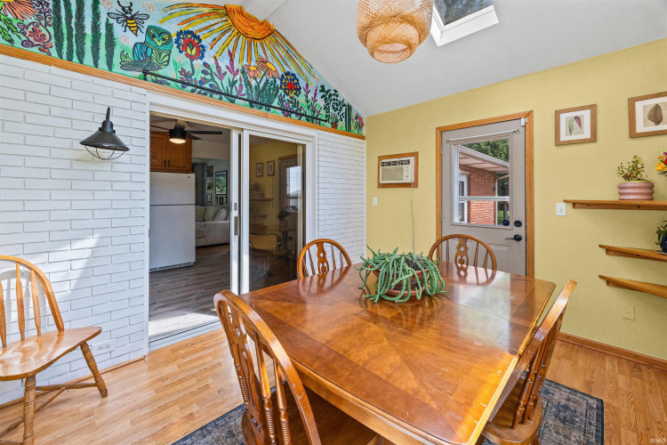 Listing Image 14