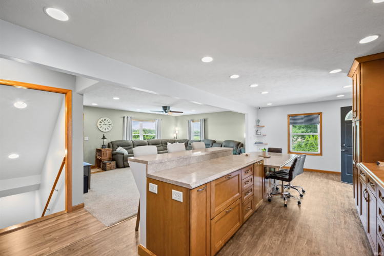 Listing Image 8