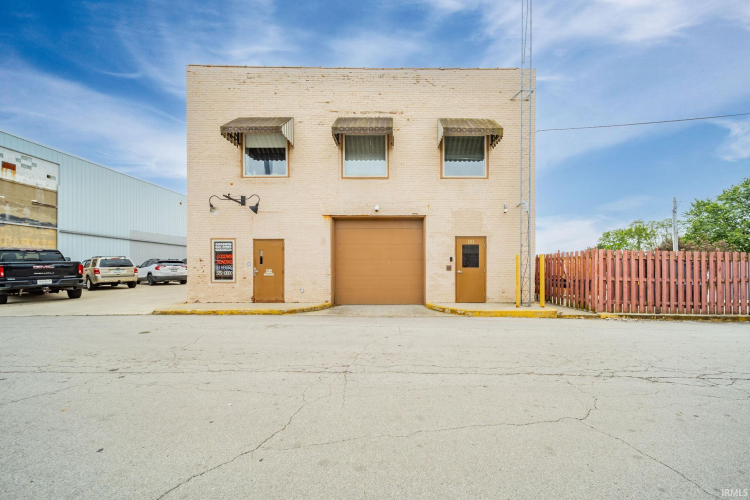 Listing Image 4