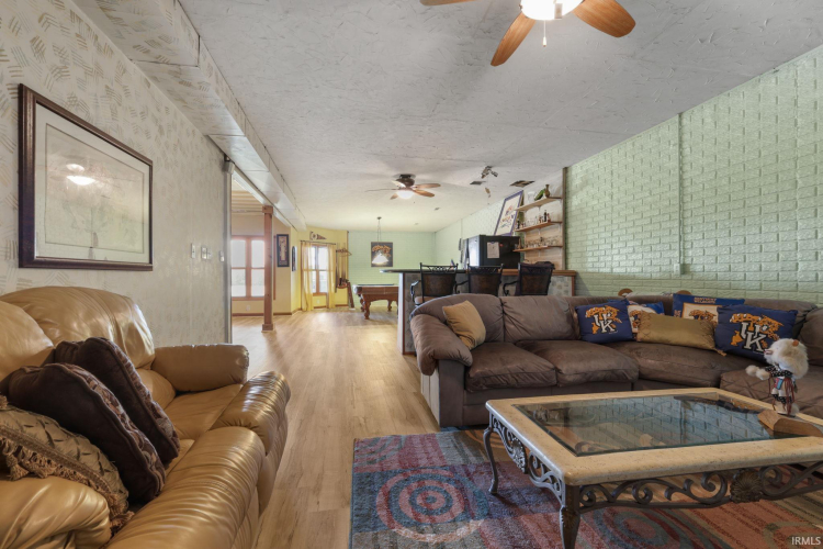 Listing Image 11