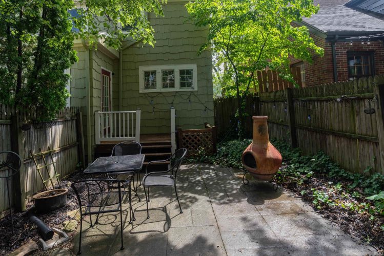 Listing Image 4