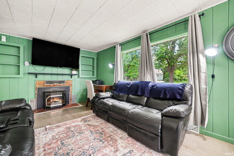 Listing Image 5