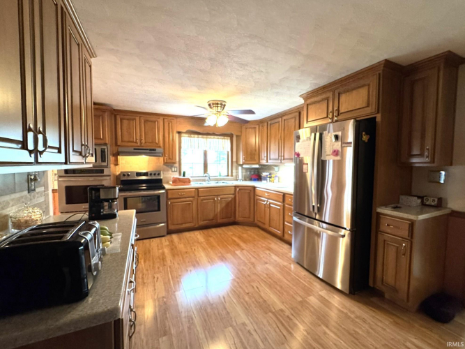 Listing Image 6