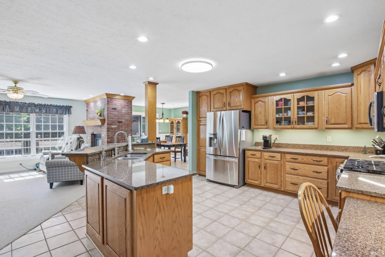Listing Image 12