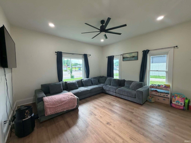 Listing Image 10