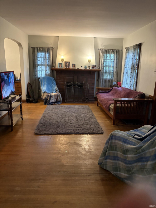 Listing Image 6