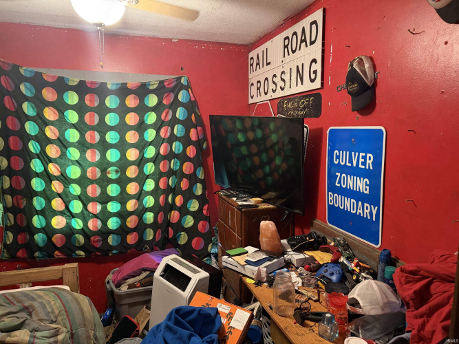Listing Image 8