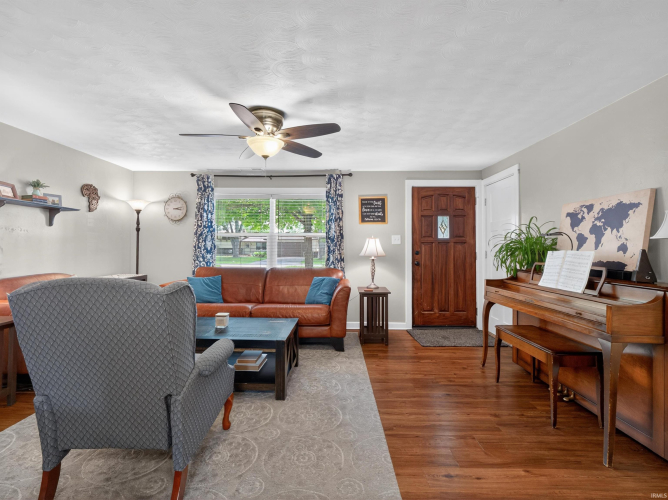 Listing Image 5