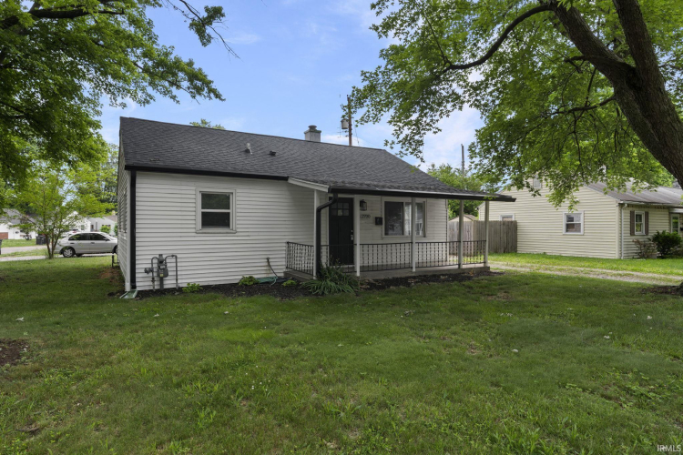 Listing Image 4