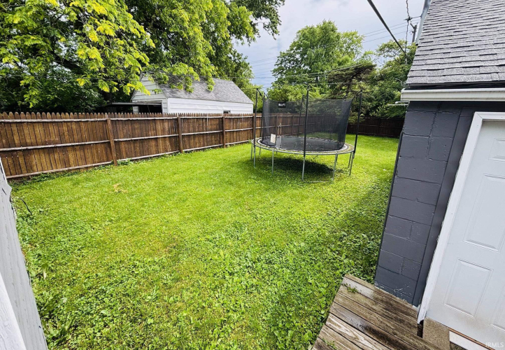 Listing Image 11