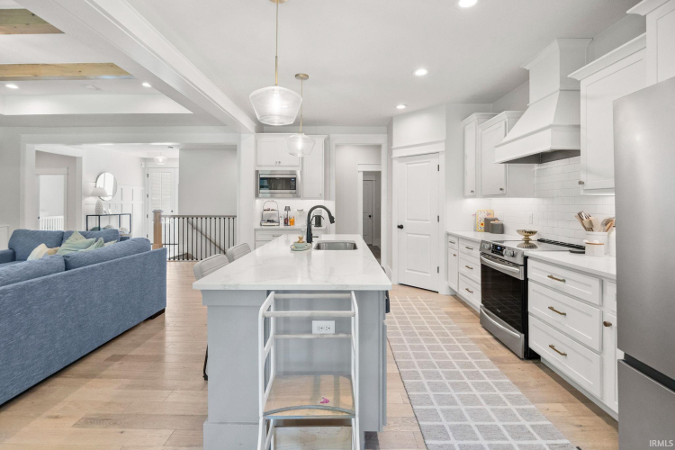 Listing Image 12