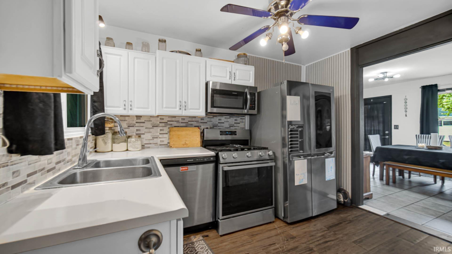 Listing Image 15