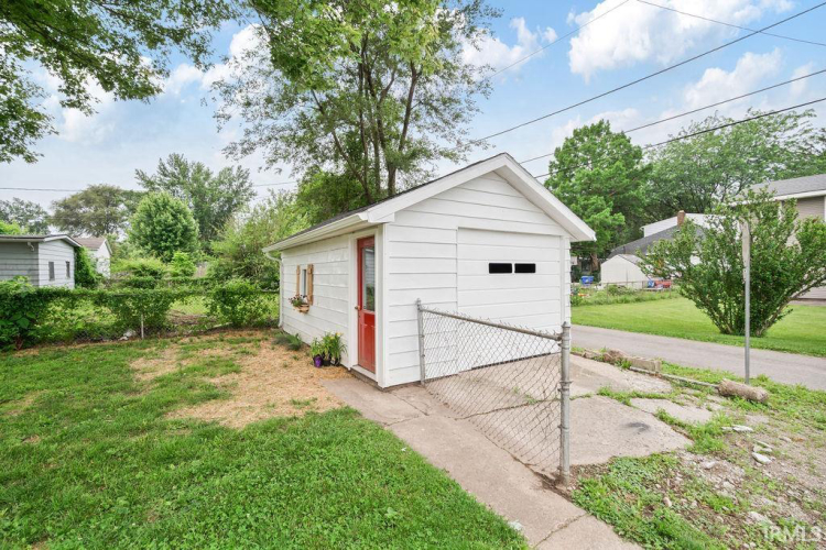 Listing Image 16