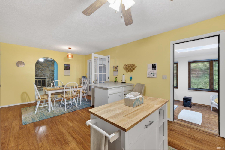 Listing Image 15