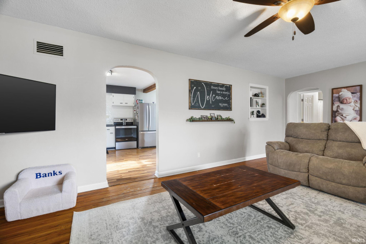 Listing Image 7