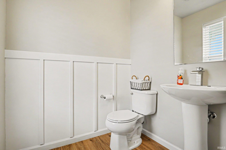 Listing Image 6