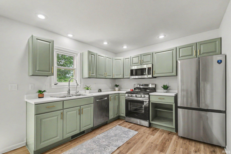 Listing Image 9